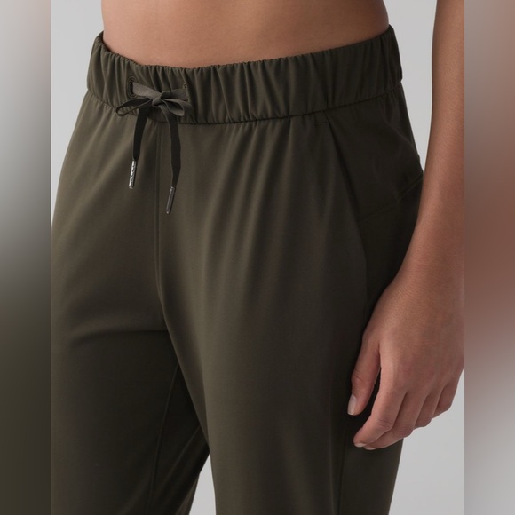 Lululemon On The Fly Pant 28"
Dark Olive - Picture 4 of 12